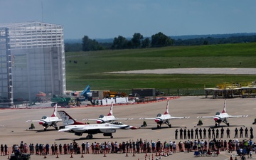Thunderbirds Perform at Tinker Air Show