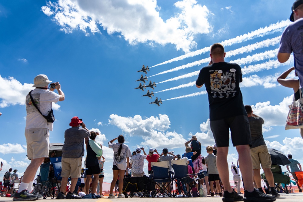 Thunderbirds Perform at Tinker Air Show