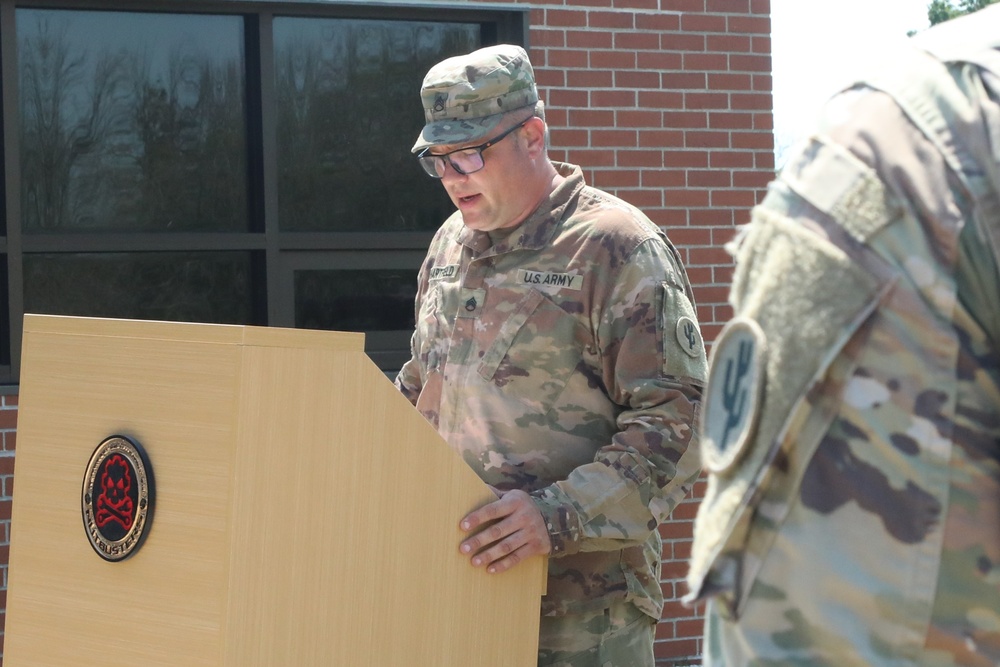 Ribbon cutting held at newly renovated U.S. Army Reserve Center