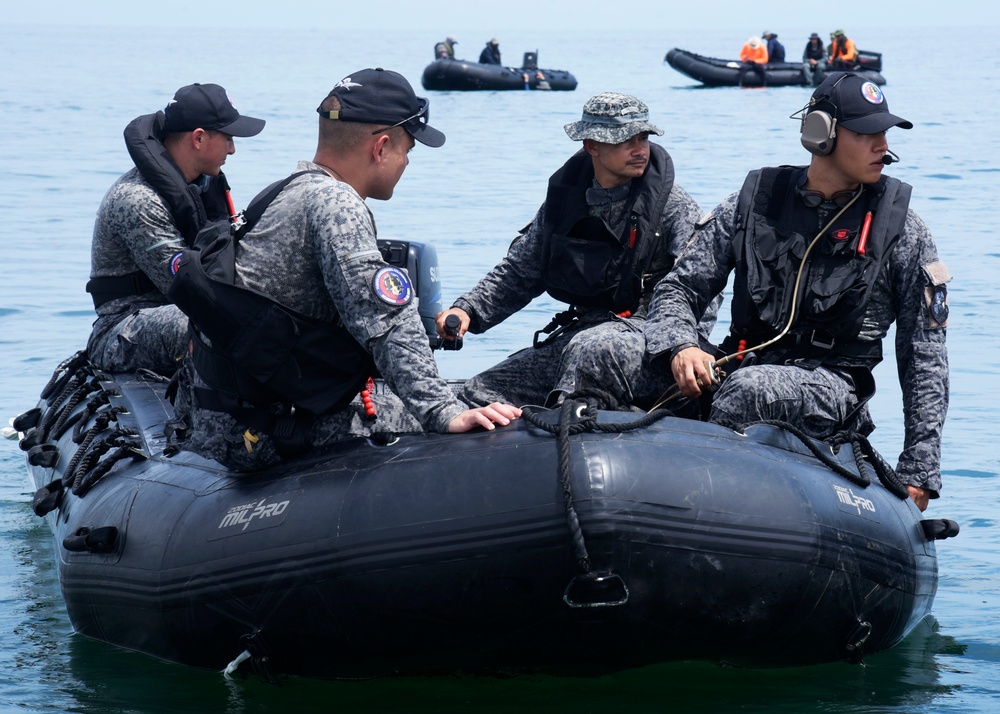U.S. Air Force, Colombian Aerospace Force partner in simulated search and rescue