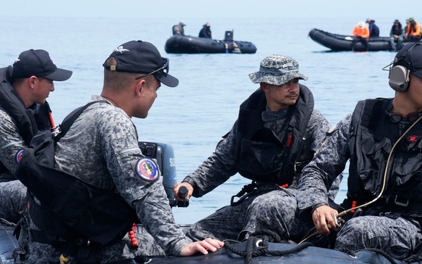 U.S. Air Force, Colombian Aerospace Force partner in simulated search and rescue