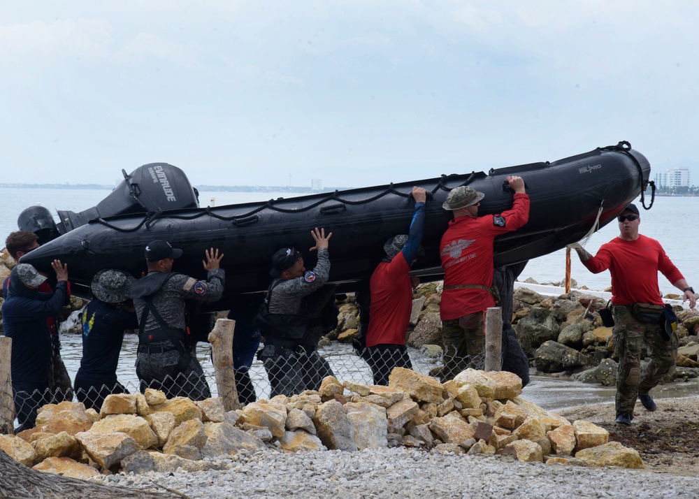 U.S. Air Force, Colombian Aerospace Force partner in simulated search and rescue