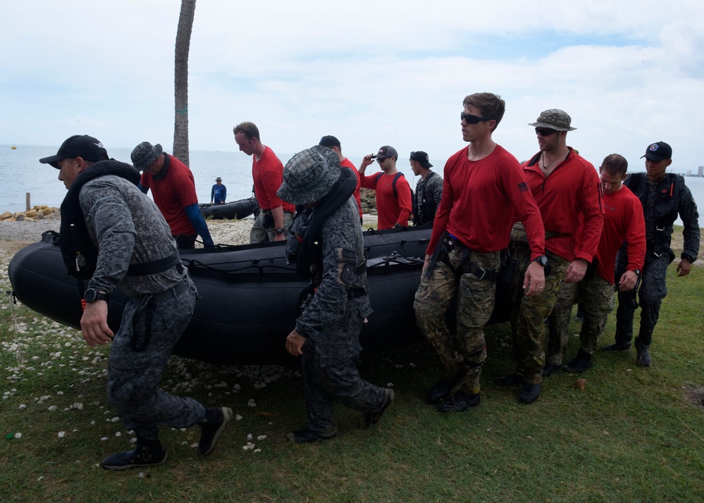 U.S. Air Force, Colombian Aerospace Force partner in simulated search and rescue