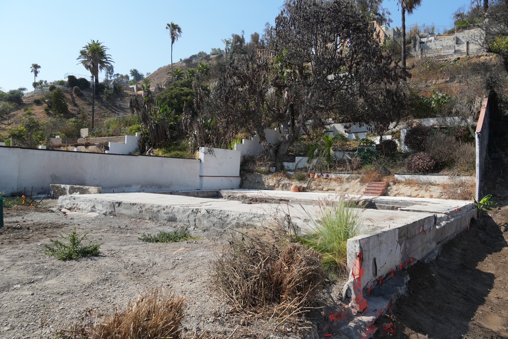 Debris removed from last Pacific Coast Highway property