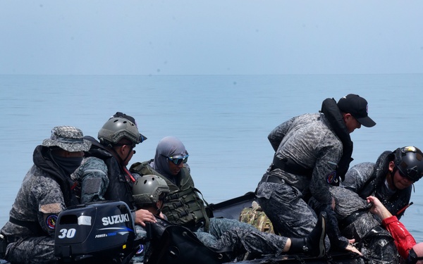 U.S. Air Force, Colombian Aerospace Force partner in simulated search and rescue