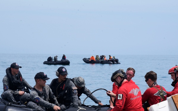 U.S. Air Force, Colombian Aerospace Force partner in simulated search and rescue