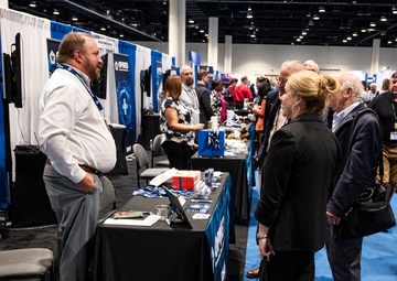 Tech transfer team highlights capabilities during DOD’s health symposium in Florida