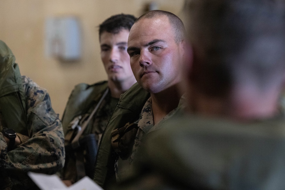 Marines with 1st Recon Bn. rehearse small boats familiarization