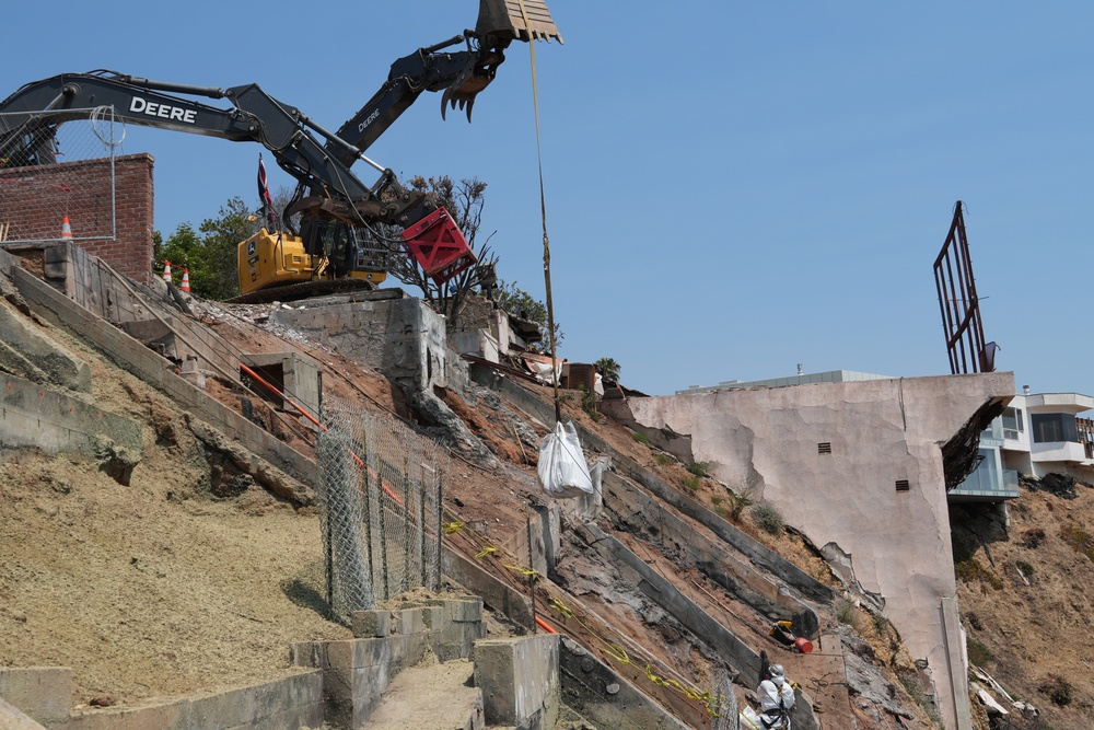 USACE debris removal in Pacific Palisades