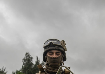 U.S. Marines with CLB-4, HMH-462 Execute External Lifts