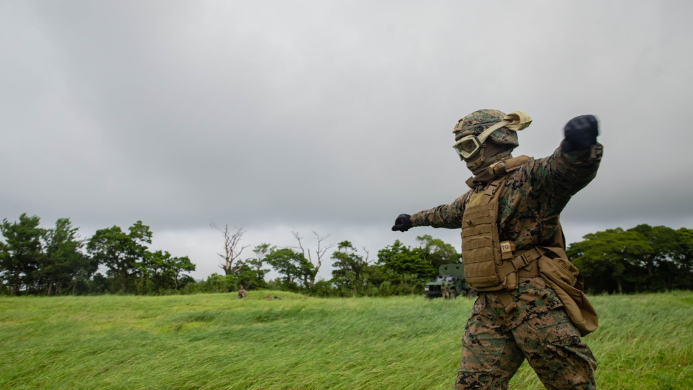U.S. Marines with CLB-4, HMH-462 Execute External Lifts
