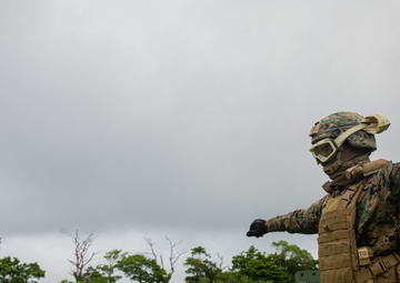 U.S. Marines with CLB-4, HMH-462 Execute External Lifts