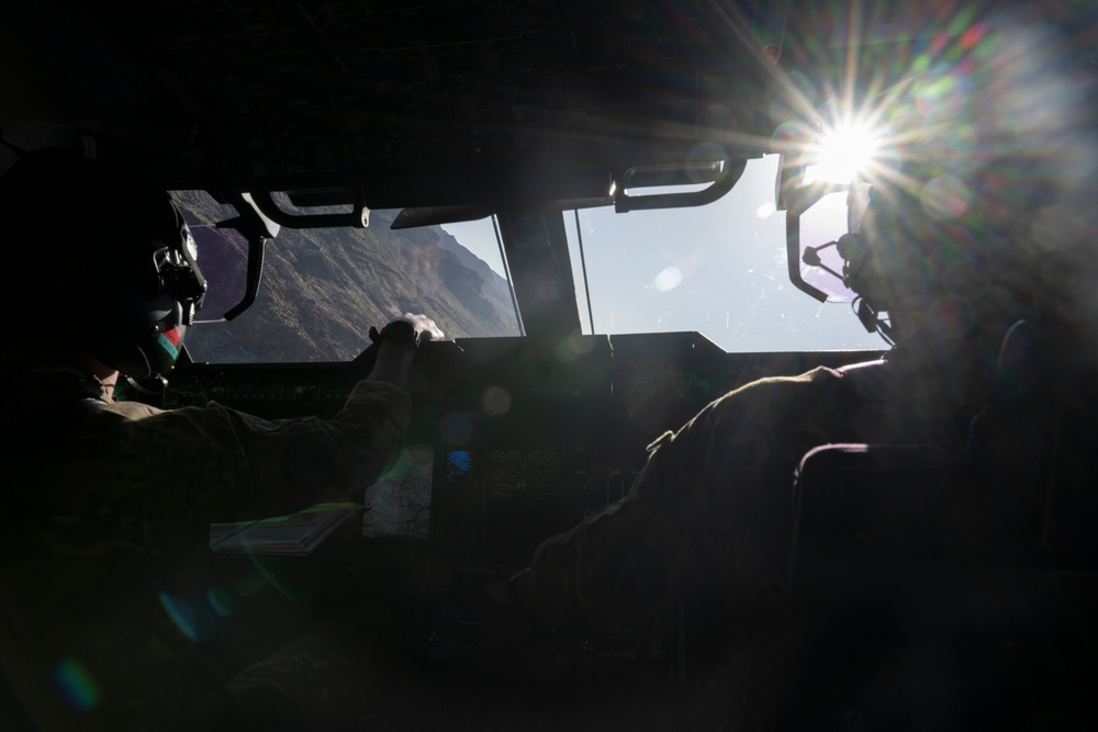 Emerald Warrior 25.2: U.S. Airmen and Marines fly aboard a Royal Air Force A-400 Atlas