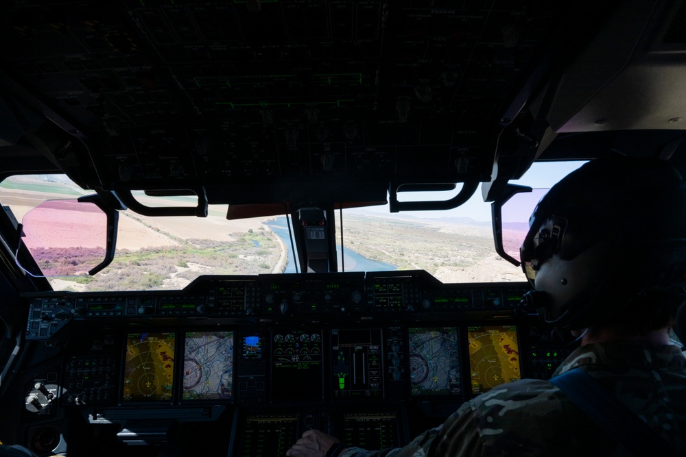 Emerald Warrior 25.2: U.S. Airmen and Marines fly aboard a Royal Air Force A-400 Atlas