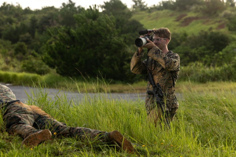 3d Intelligence Battalion Marines conduct live fire and maneuver range