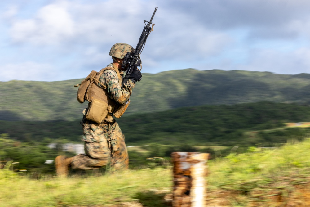 3d Intelligence Battalion Marines conduct live fire and maneuver range