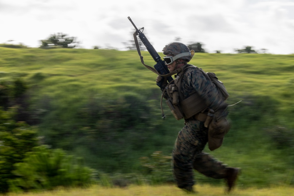 3d Intelligence Battalion Marines conduct live fire and maneuver range