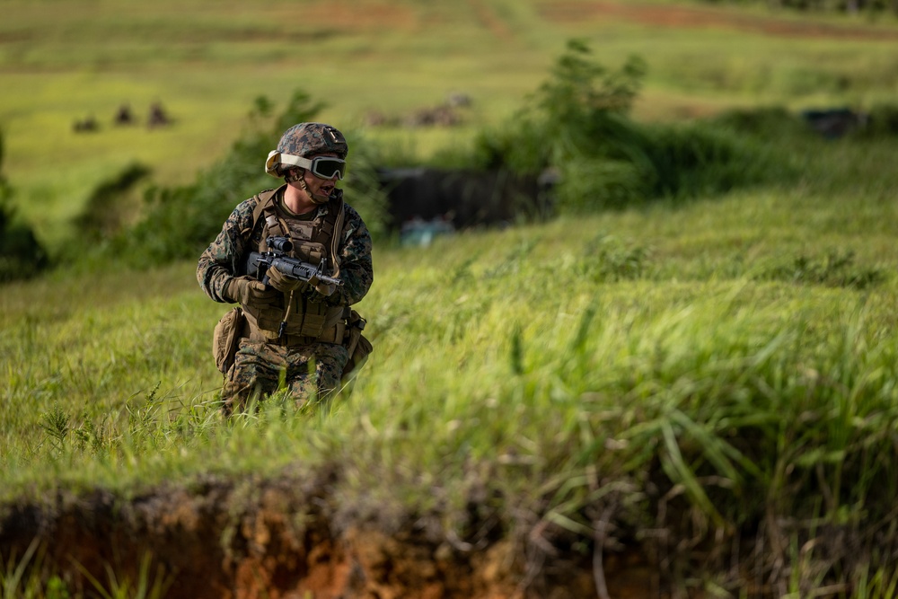 3d Intelligence Battalion Marines conduct live fire and maneuver range
