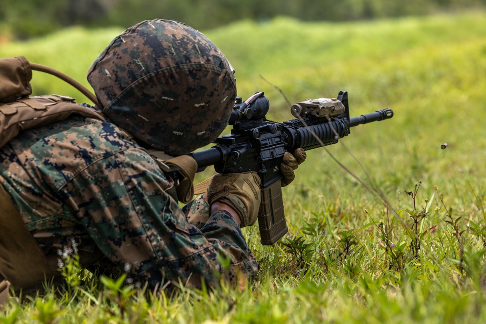 3d Intelligence Battalion Marines conduct live fire and maneuver range