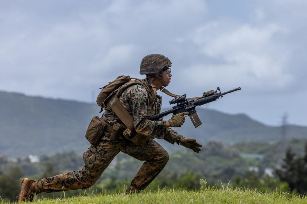 3d Intelligence Battalion Marines conduct live fire and maneuver range