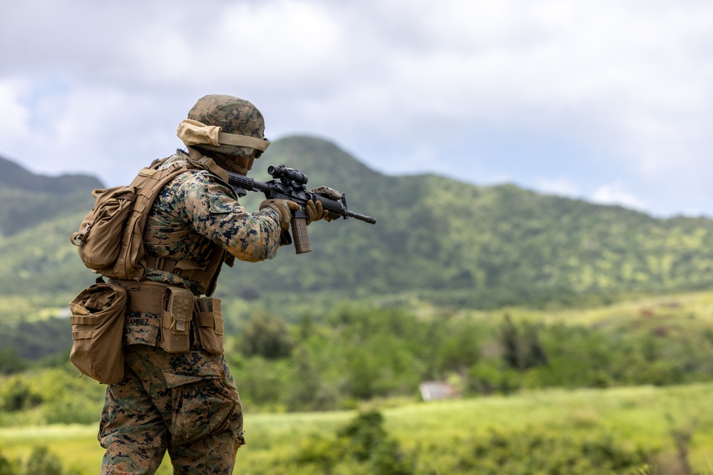 3d Intelligence Battalion Marines conduct live fire and maneuver range