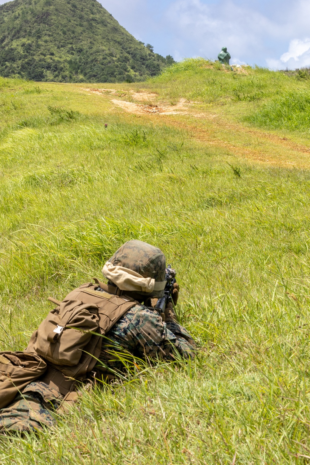3d Intelligence Battalion Marines conduct live fire and maneuver range