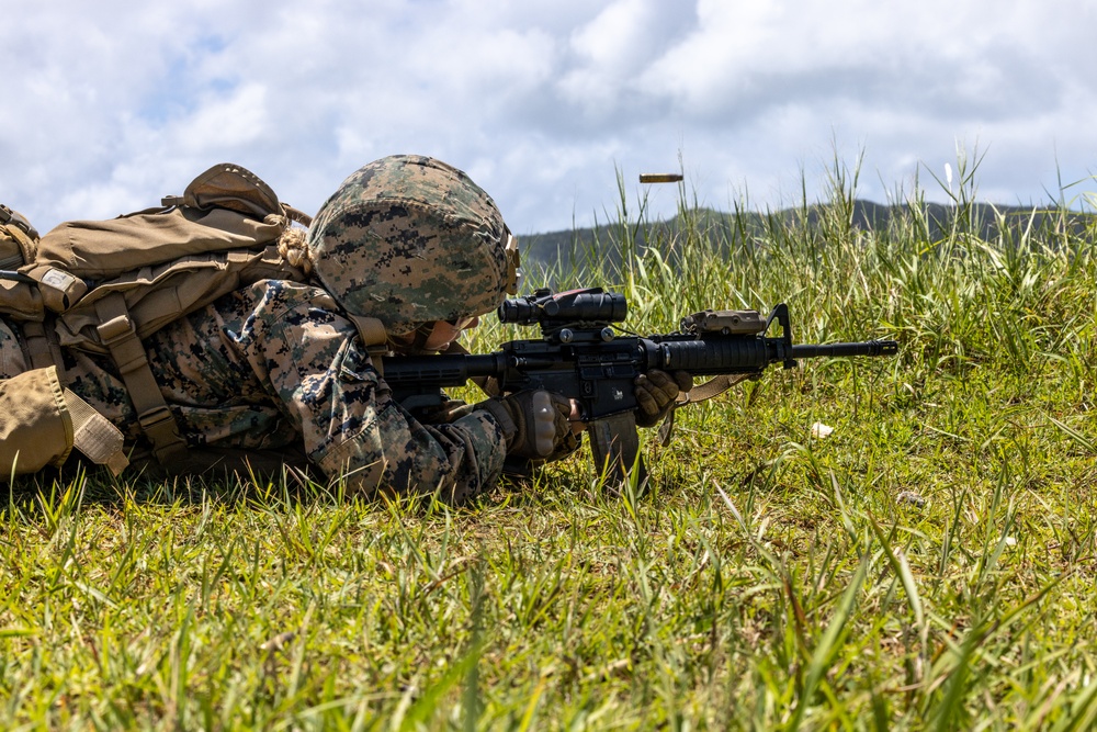 3d Intelligence Battalion Marines conduct live fire and maneuver range