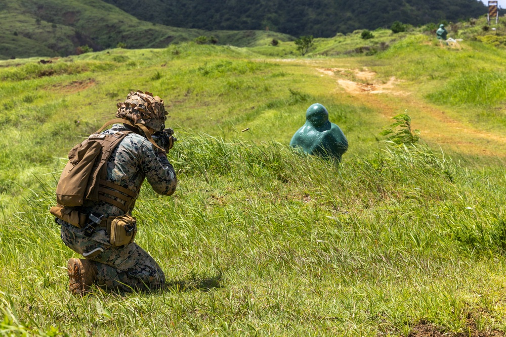 3d Intelligence Battalion Marines conduct live fire and maneuver range
