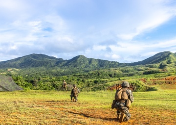 3d Intelligence Battalion Marines conduct live fire and maneuver range