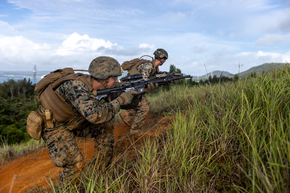 3d Intelligence Battalion Marines conduct live fire and maneuver range
