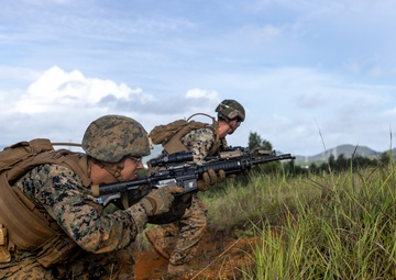 3d Intelligence Battalion Marines conduct live fire and maneuver range