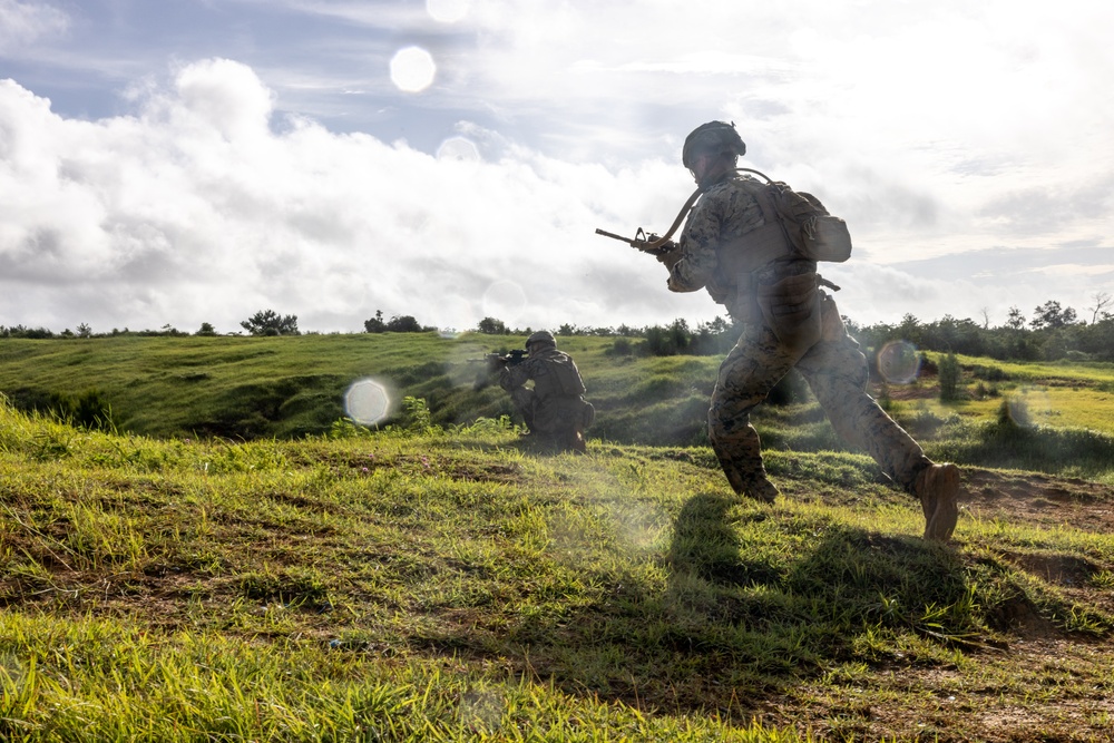 3d Intelligence Battalion Marines conduct live fire and maneuver range