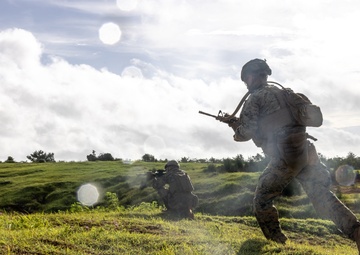 3d Intelligence Battalion Marines conduct live fire and maneuver range