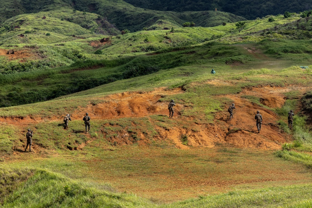 3d Intelligence Battalion Marines conduct live fire and maneuver range