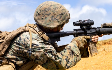 3d Intelligence Battalion Marines conduct live fire and maneuver range
