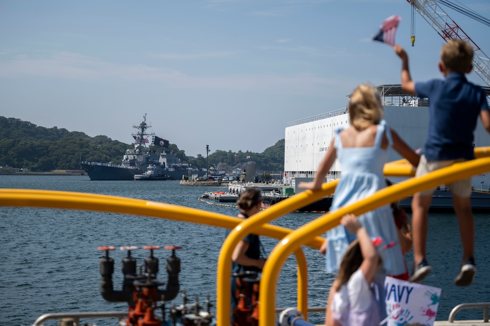 USS Milius (DDG 69) returns to Yokosuka, Japan following U.S. 5th Fleet Operations
