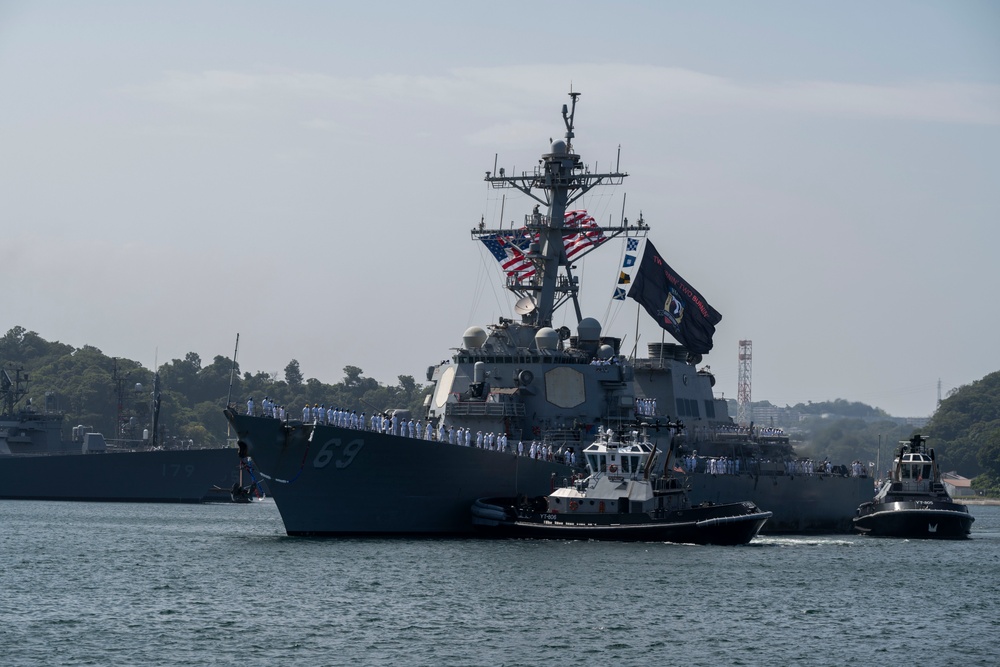 USS Milius (DDG 69) returns to Yokosuka, Japan following U.S. 5th Fleet Operations