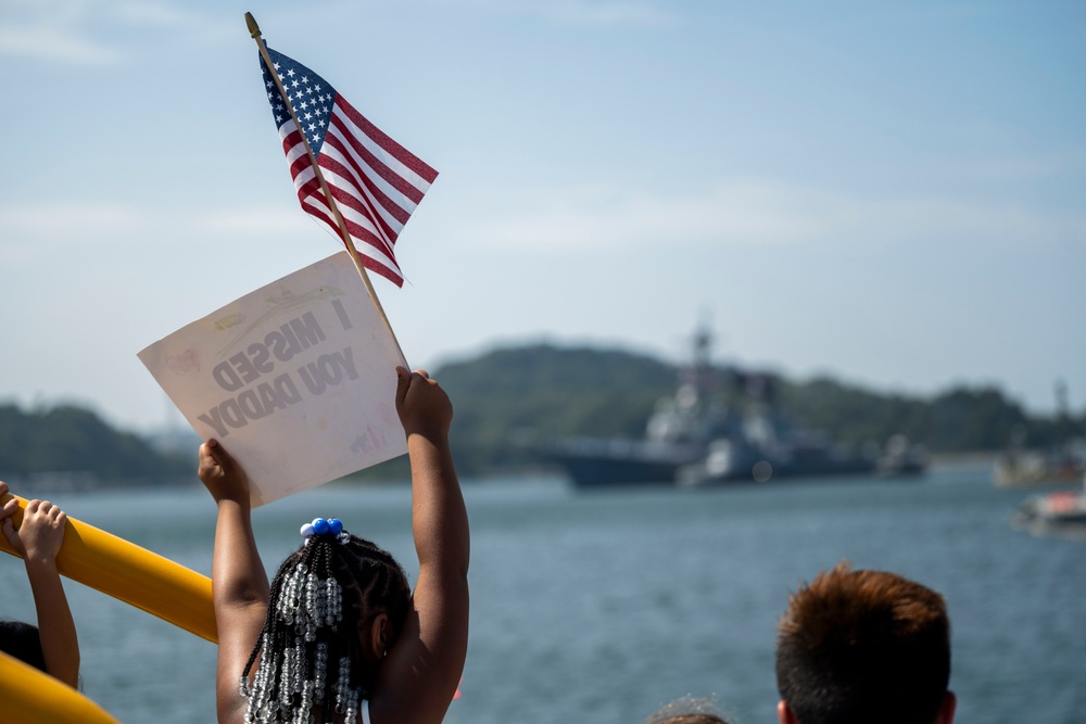 USS Milius (DDG 69) returns to Yokosuka, Japan following U.S. 5th Fleet Operations