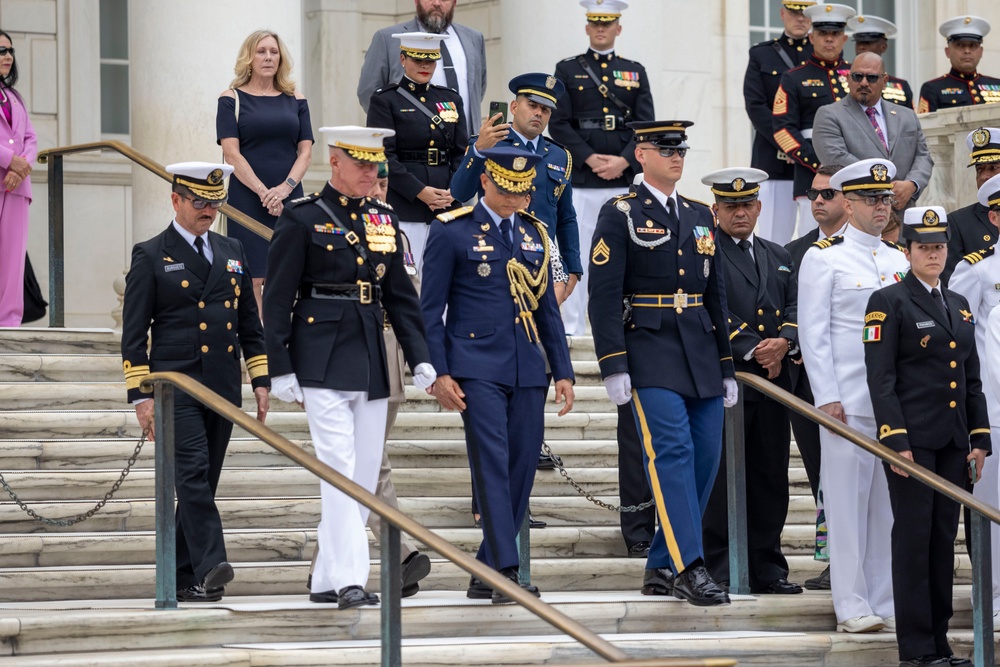 Marine Leaders of the Americas Conference 2025: Tomb of the Unknown Soldier