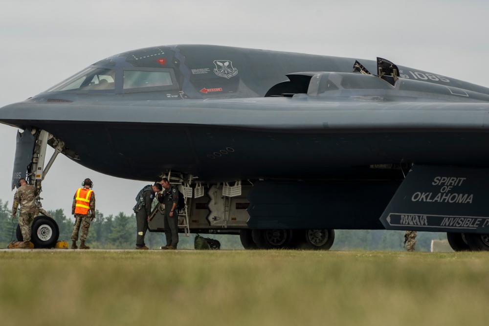 B-2 Spirit aircrews swap during Northern Strike 2025
