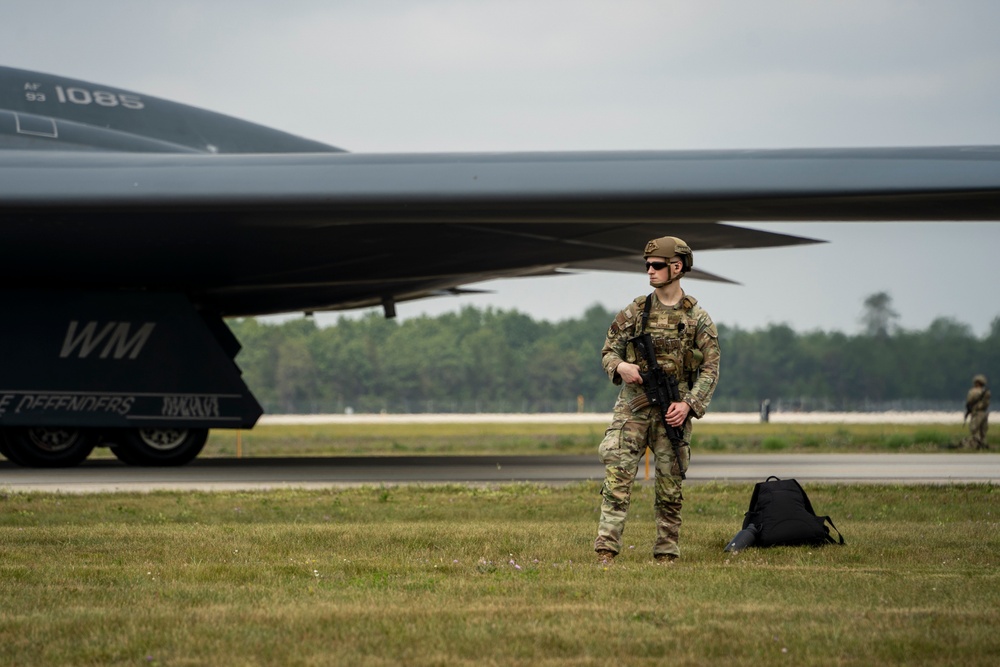 B-2 Spirit aircrews swap during Northern Strike 2025