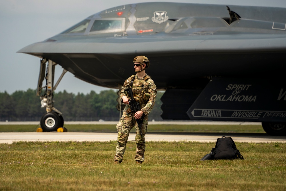 B-2 Spirit aircrews swap during Northern Strike 2025