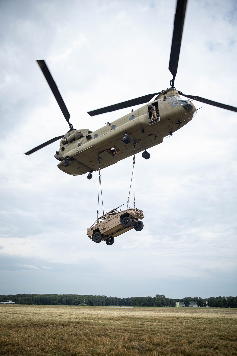 Green Berets conduct joint air mobility training