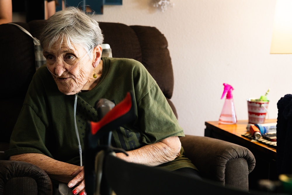 Iowa Army veteran speaks with Command Sgt. Maj. Matthew Strasser