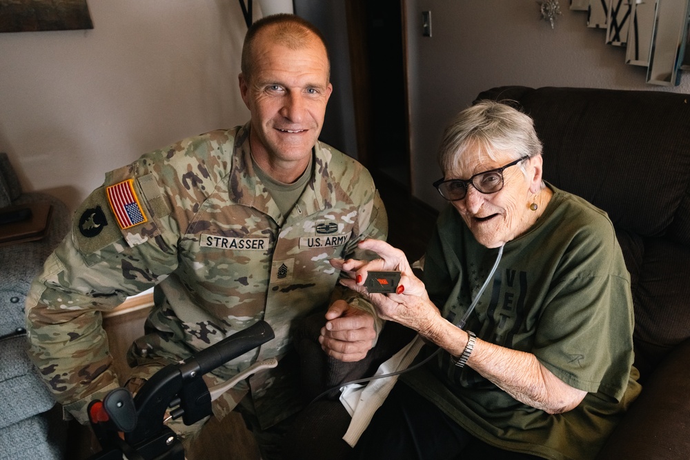 Command Sgt. Maj. Matthew Strasser visits Iowa Army veteran