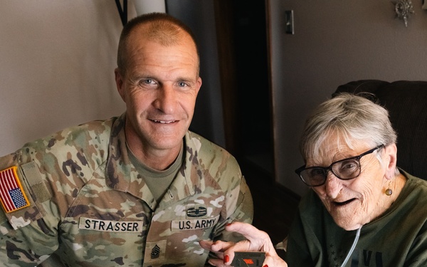Command Sgt. Maj. Matthew Strasser visits Iowa Army veteran