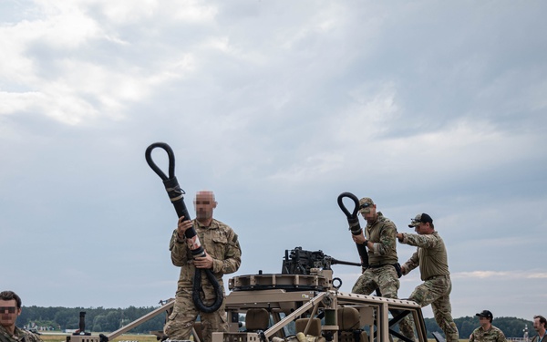 Green Berets conduct joint air mobility training