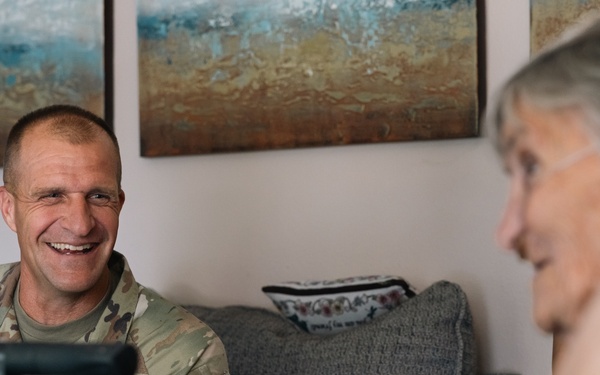 Command Sgt. Maj. Matthew Strasser visits Iowa Army veteran