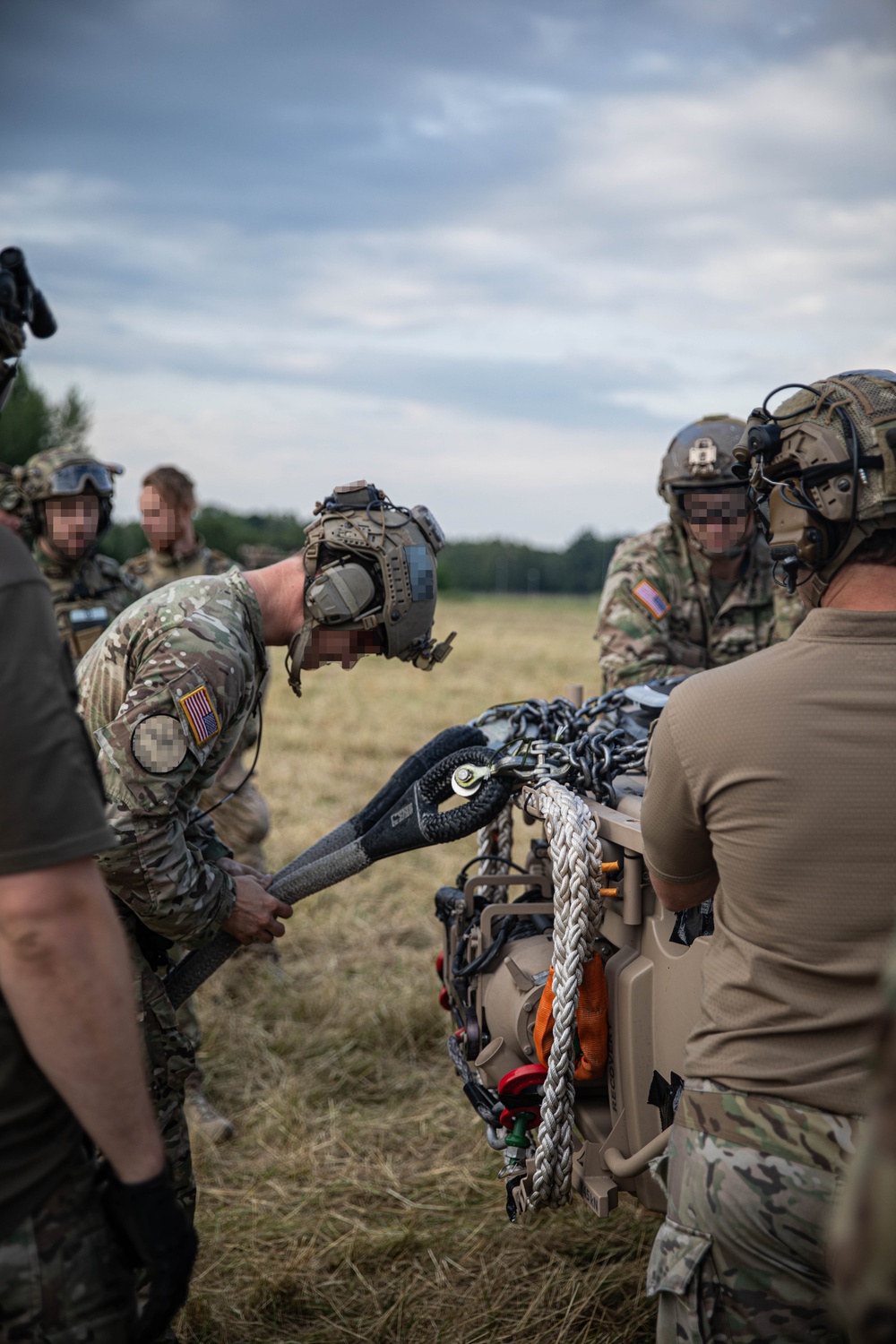 Green Berets conduct joint air mobility training