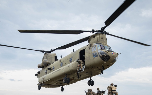 Green Berets conduct joint air mobility training